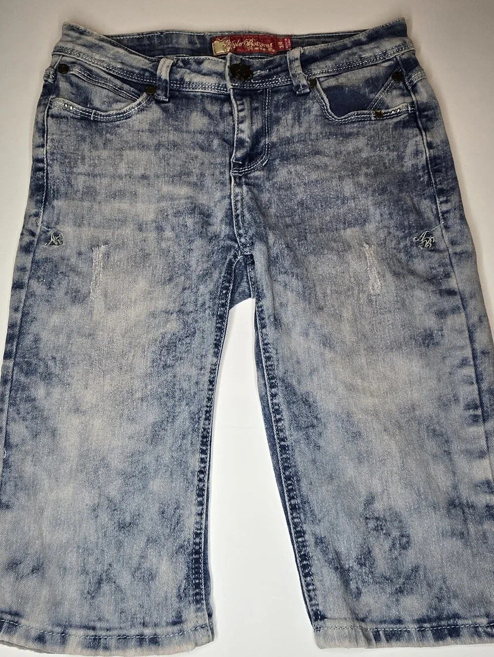 ​VINTAGE Y2K APPLE BOTTOMS EMBROIDERED DENIM SHORTS 3/4 Juniors